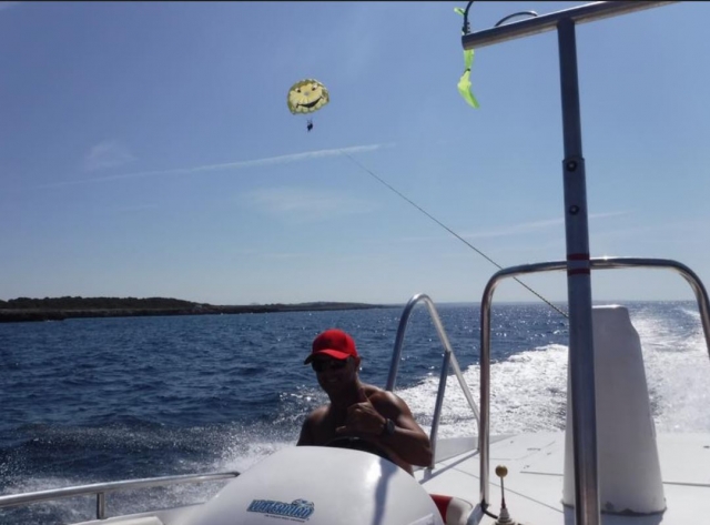  Skipper with parasailing on the boat 